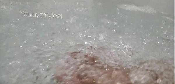  Footfetish slow motion male feet in water